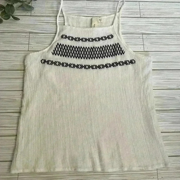 Robin K Embroidered spaghetti strap crinkle fabric Tank top - Picture 1 of 4